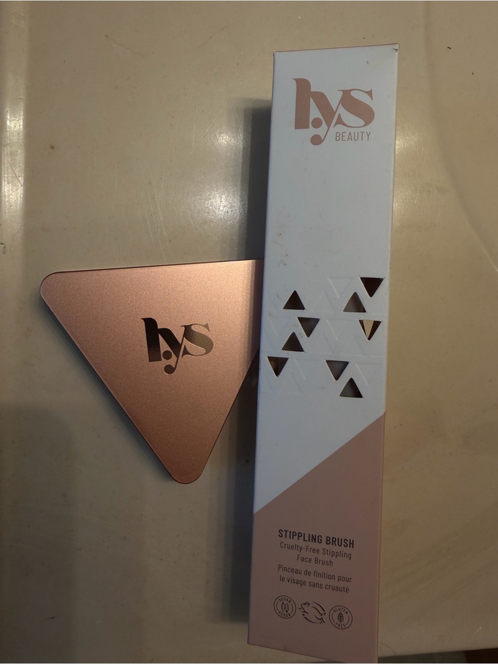LYS beauty blush (Epic) & brand new stipple brush